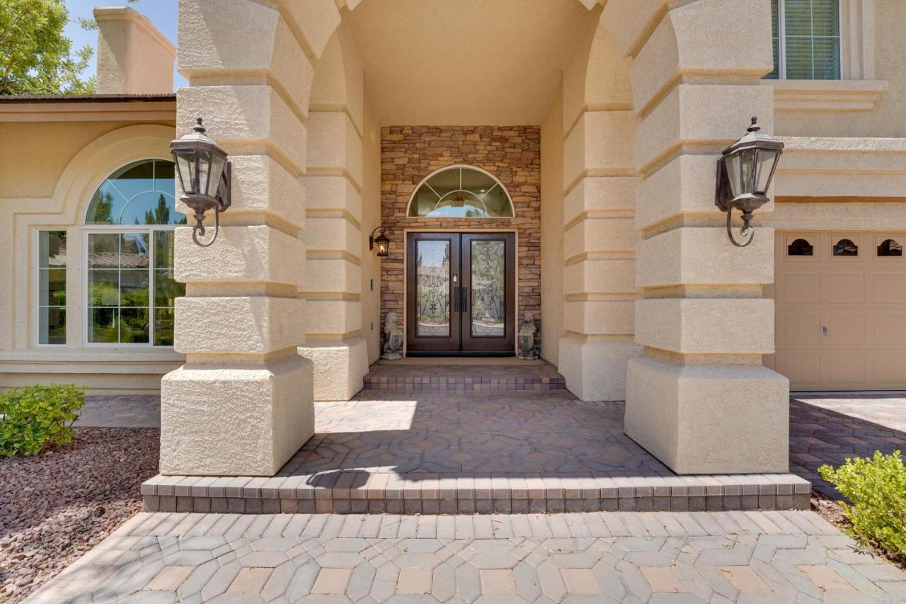 Elegant Las Vegas Home With Pool And Putting Green! Exterior photo