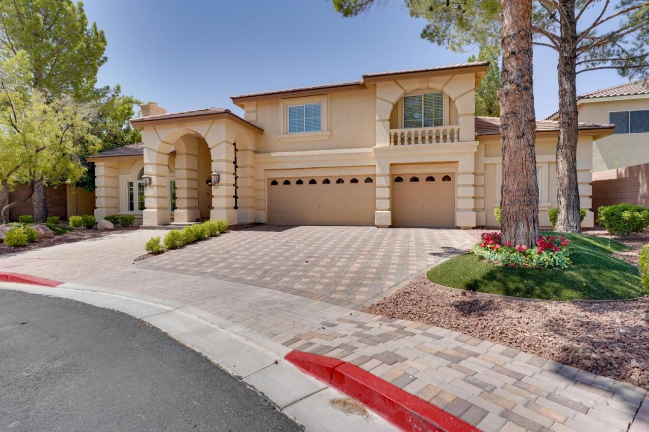 Elegant Las Vegas Home With Pool And Putting Green! Exterior photo